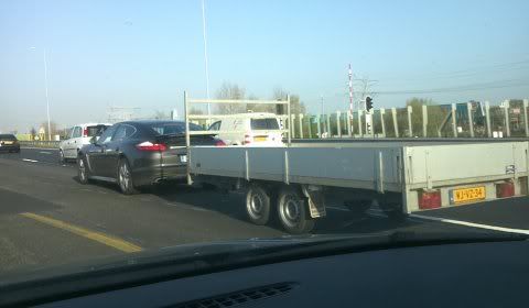 spotted_porsche_panamera_towing_a_trailer.jpg