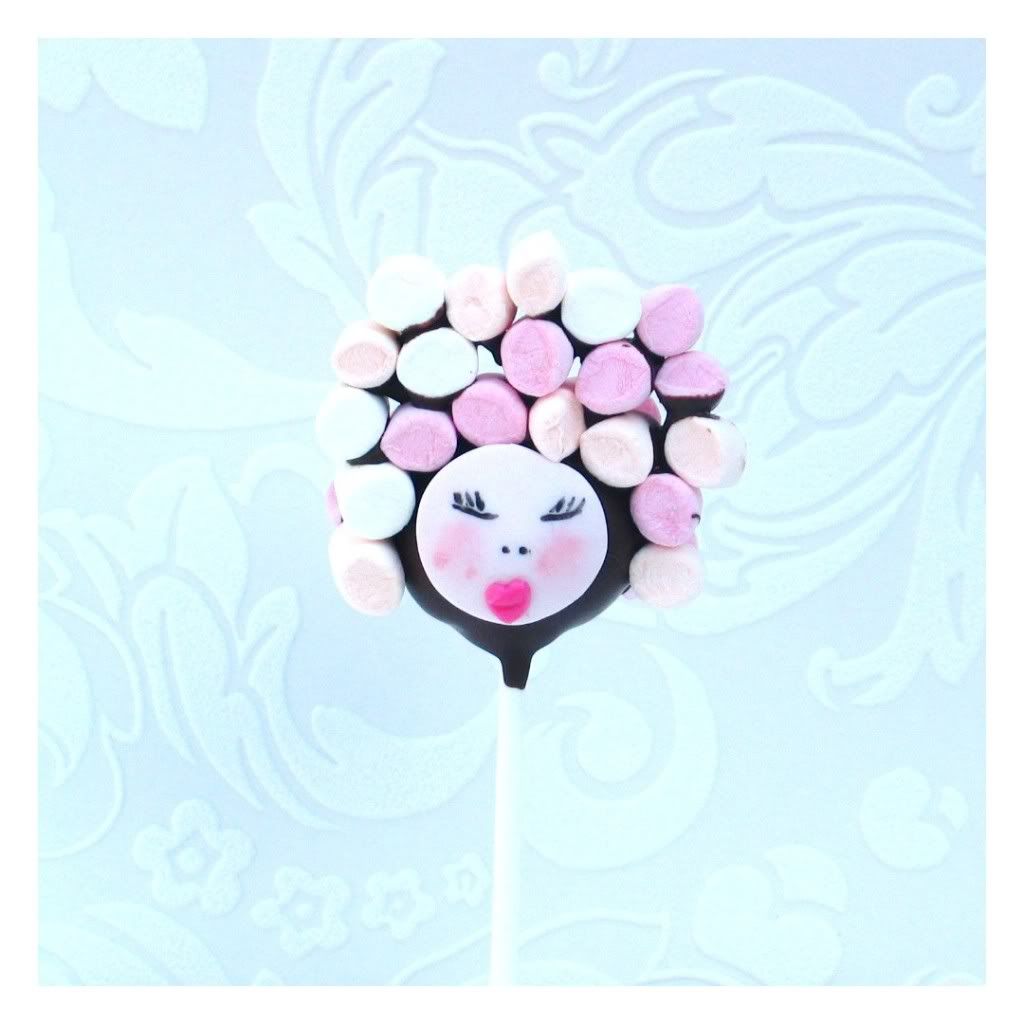 http://i958.photobucket.com/albums/ae67/Chantel67/MarieAntoinetteCakePopsCakebyChantelle.jpg