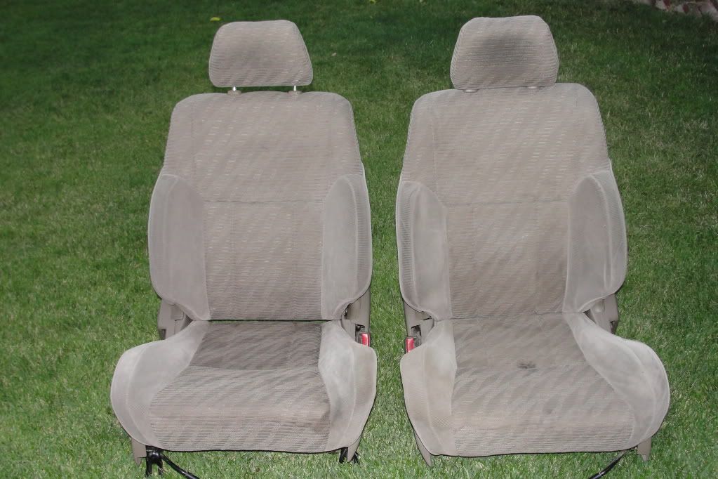 1986 Nissan bucket seats #2